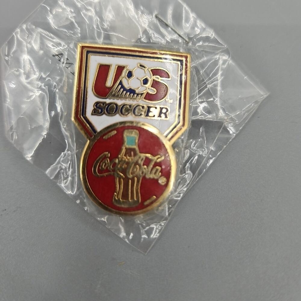 US Soccer - Coca Cola push tack pin NEW Sealed